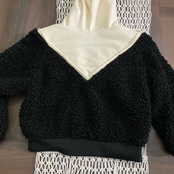NWOT For Love And Lemons hooded cozy sherpa 1/4 zip pull over - Picture 9 of 10